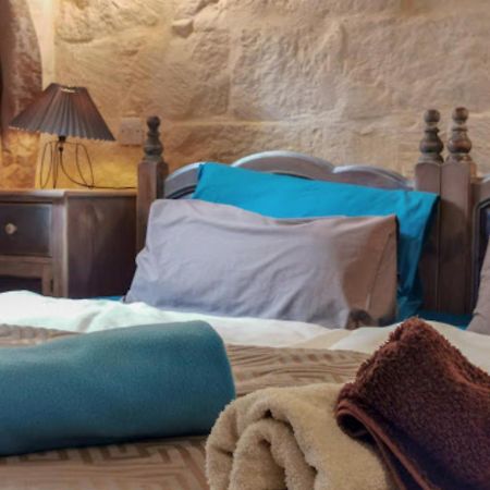 Peaceful Farmhouse Stay With Cozy Yard Għarb Dış mekan fotoğraf