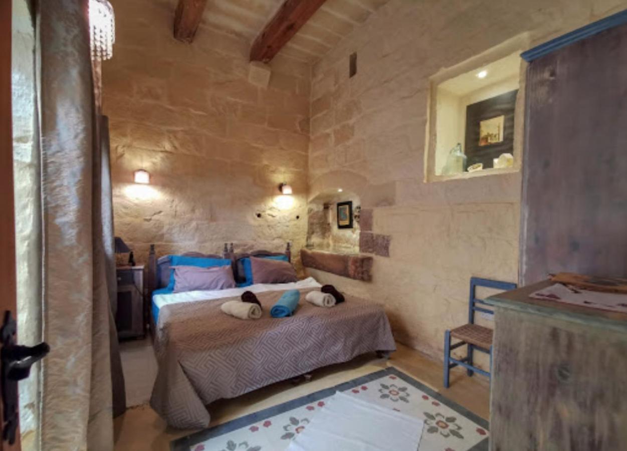 Peaceful Farmhouse Stay With Cozy Yard Għarb Dış mekan fotoğraf