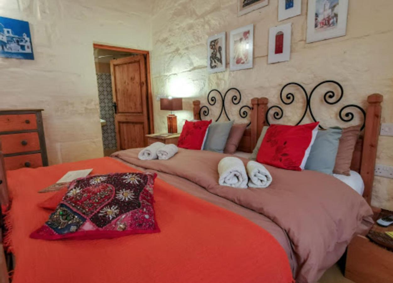 Peaceful Farmhouse Stay With Cozy Yard Għarb Dış mekan fotoğraf