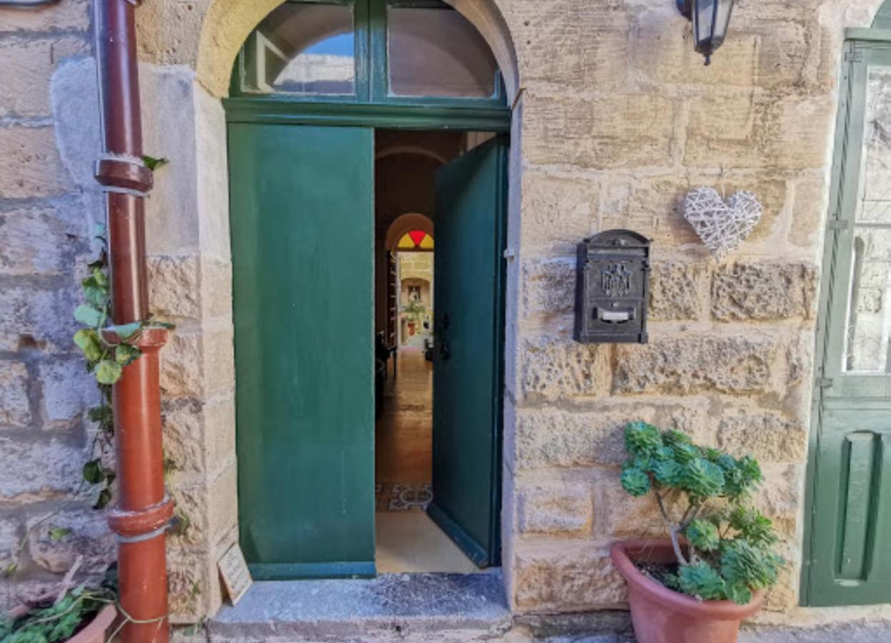 Peaceful Farmhouse Stay With Cozy Yard Għarb Dış mekan fotoğraf