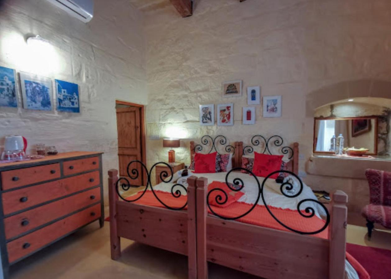 Peaceful Farmhouse Stay With Cozy Yard Għarb Dış mekan fotoğraf