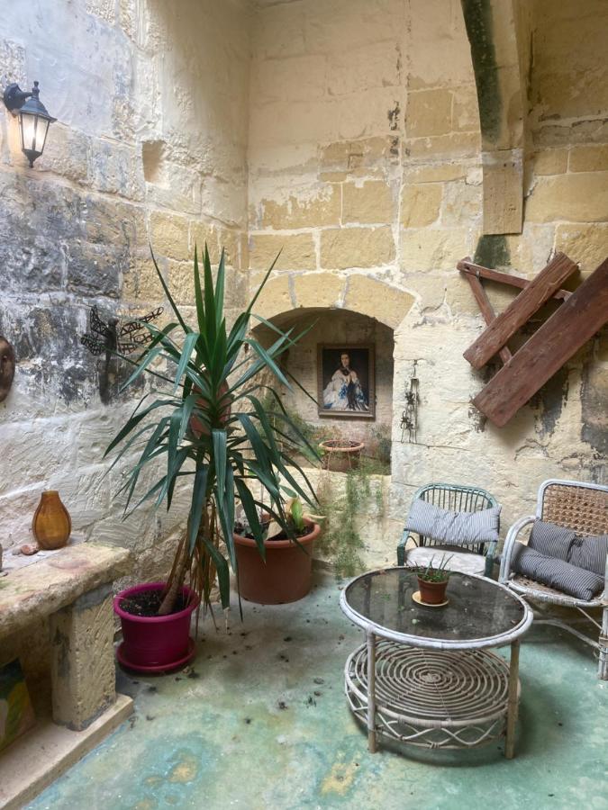 Peaceful Farmhouse Stay With Cozy Yard Għarb Dış mekan fotoğraf