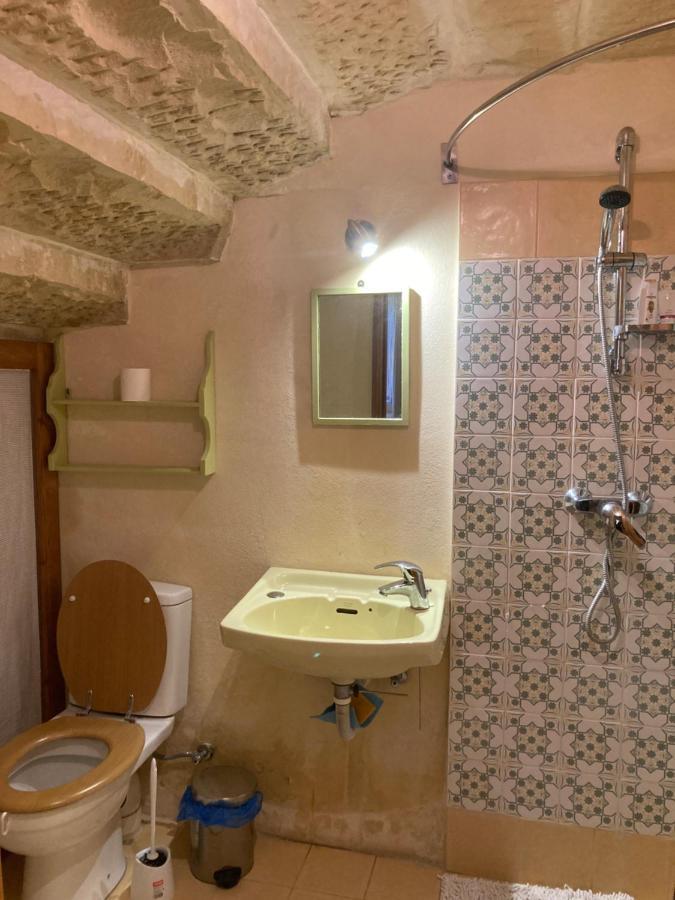 Peaceful Farmhouse Stay With Cozy Yard Għarb Dış mekan fotoğraf