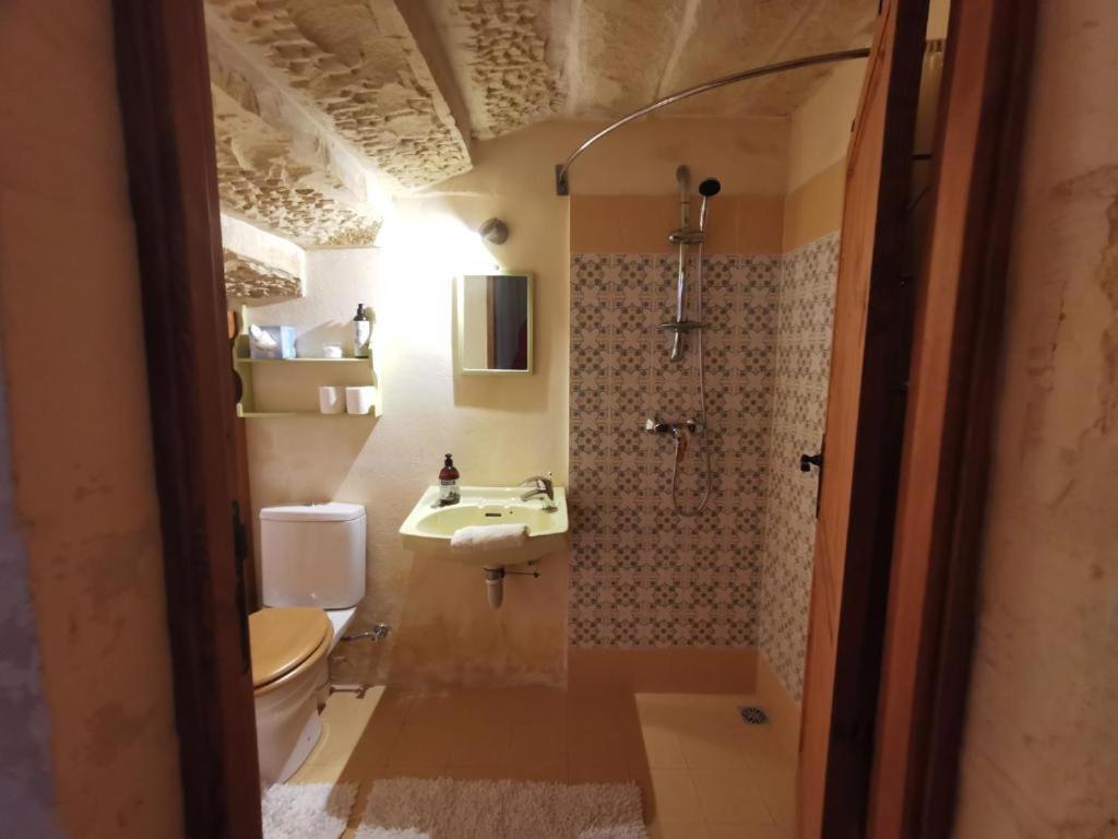 Peaceful Farmhouse Stay With Cozy Yard Għarb Dış mekan fotoğraf
